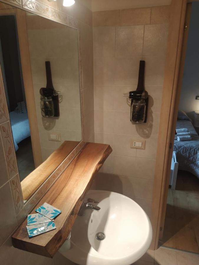 デモンテ La Rocca Bianca Bed & Breakfast エクステリア 写真