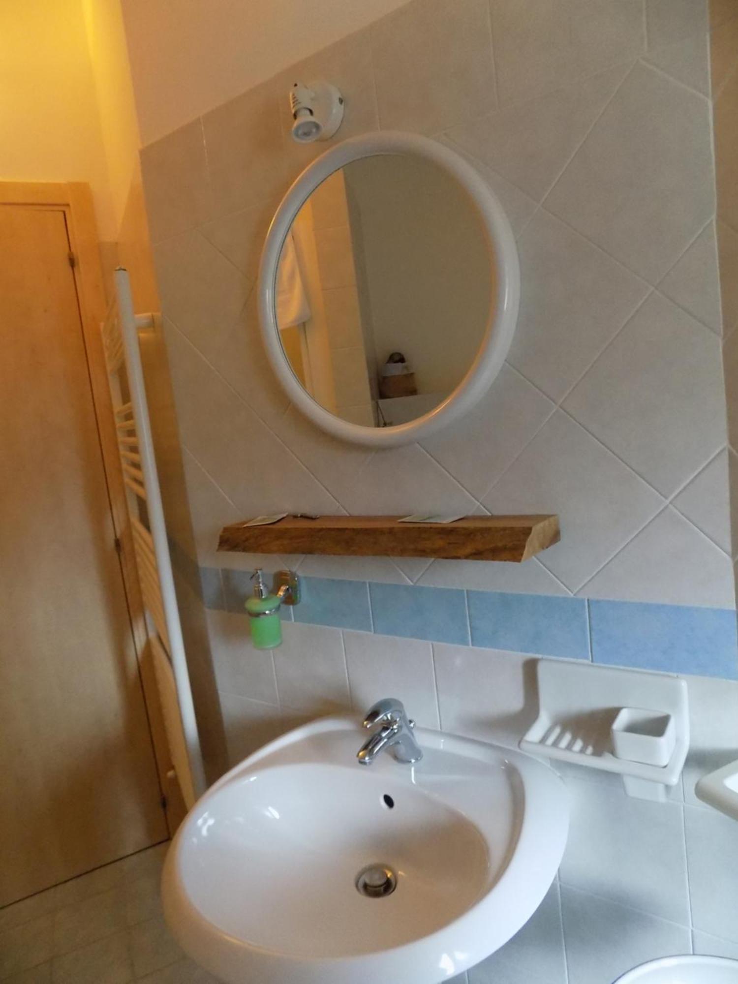 デモンテ La Rocca Bianca Bed & Breakfast エクステリア 写真